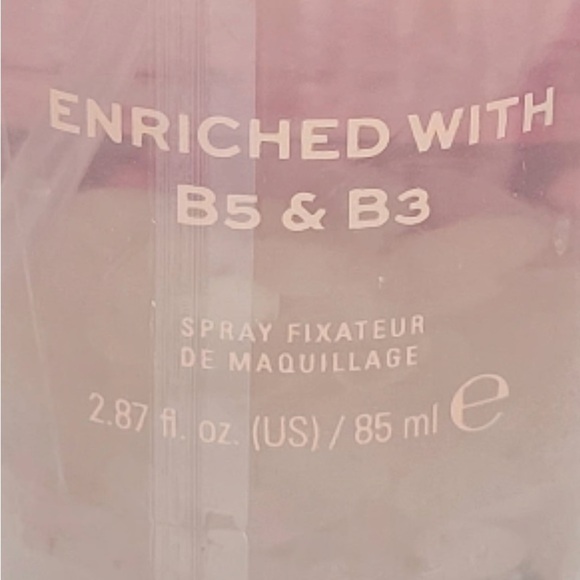 Makeup Revolution Rose Quartz Energy Fix Spray - Picture 3 of 7